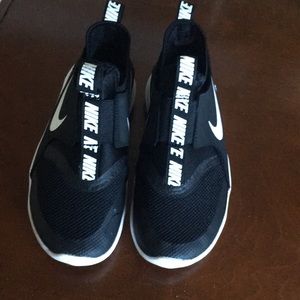 Nike boys pull on sneakers in a size 13.5